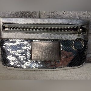 RARE! Coach Poppy Silver Sequined XL Spotlight Wristlet Clutch Purse-Light Use!